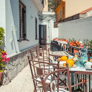 Bed and Breakfast Elegant R&b Floridia, Ταορμίνα